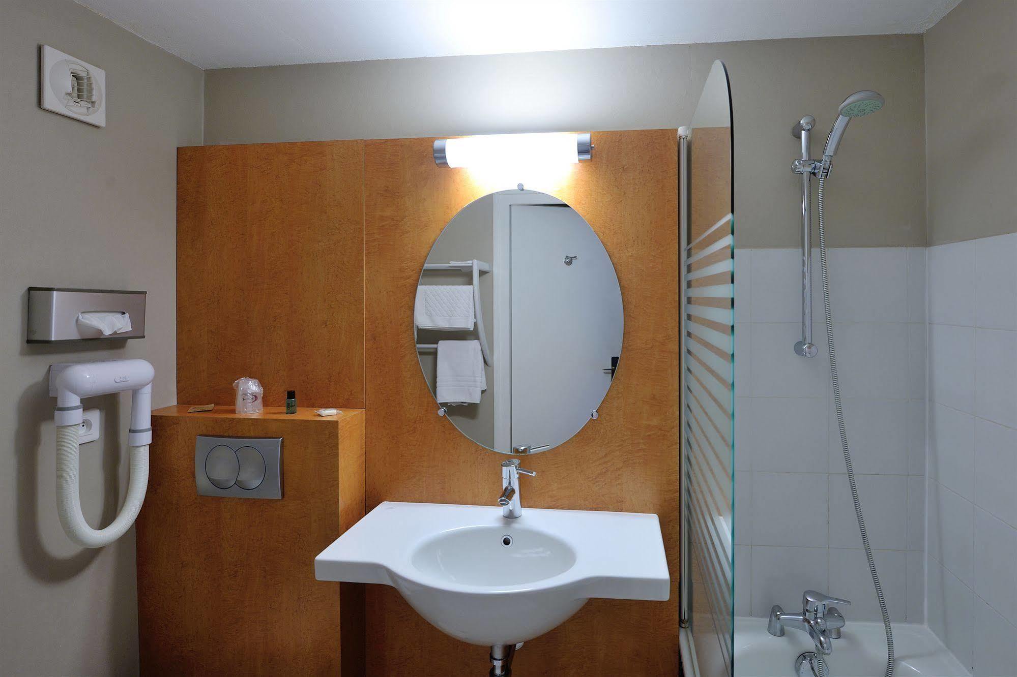 Hotel Du Parc Nantes Ouest オルヴォー エクステリア 写真