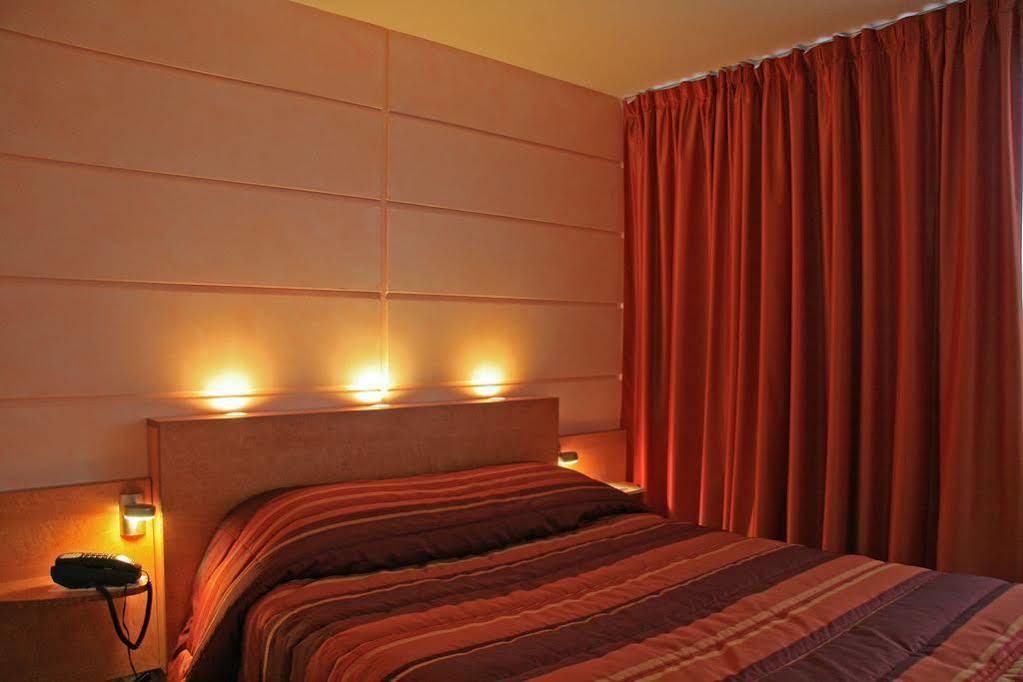 Hotel Du Parc Nantes Ouest オルヴォー エクステリア 写真